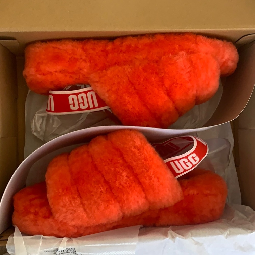 BRAND NEW UGG Fluff Yeah Slides